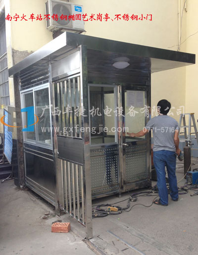 南寧市火車站不銹鋼橢圓崗?fù)ぜ安讳P鋼小門制作完成并投入使用！